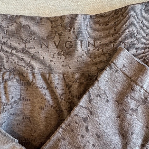 NVGTN Breakthrough Seamless Set Leggings XS and Sports Bra S - Picture 3 of 8